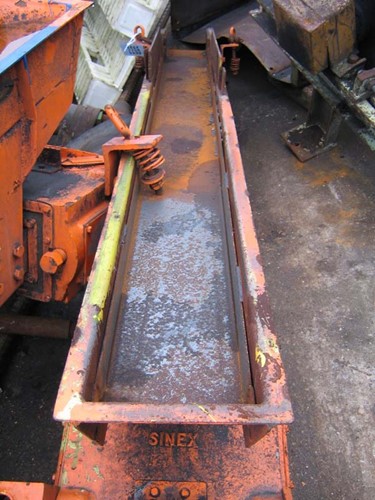 Small vibrating dosing channel, ± 2300 mm x 200 mm